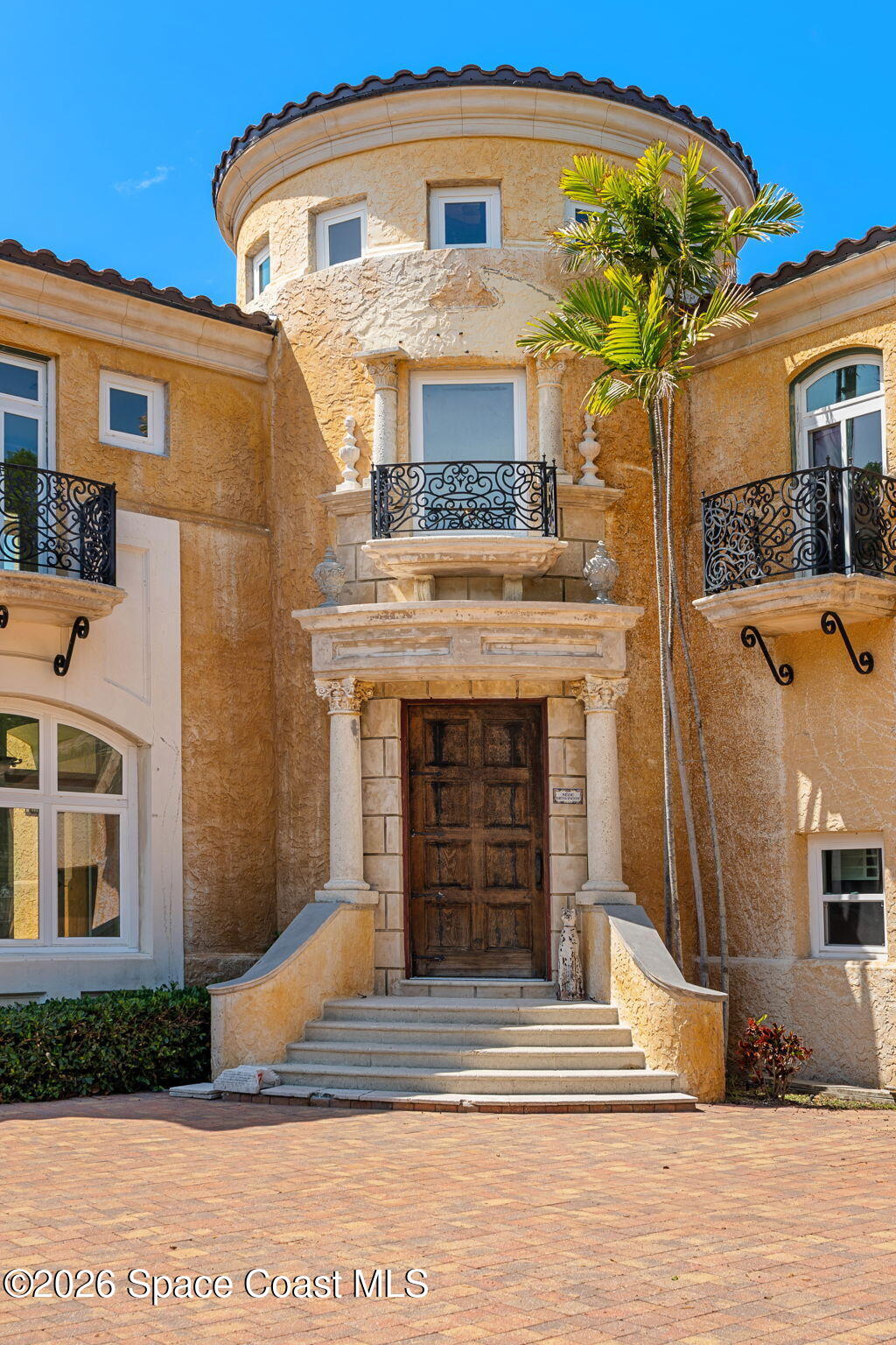 1000 N Riverside Dr