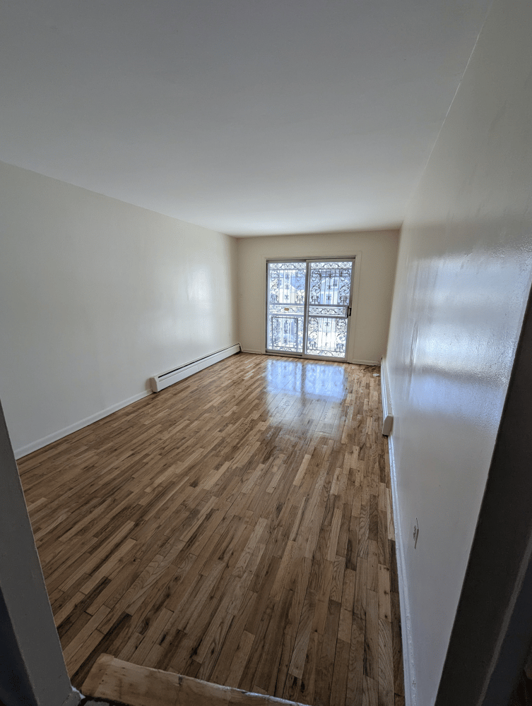 428 BOLTON Avenue