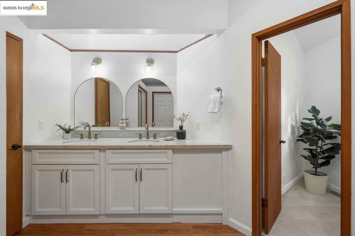 2112 Manzanita Dr