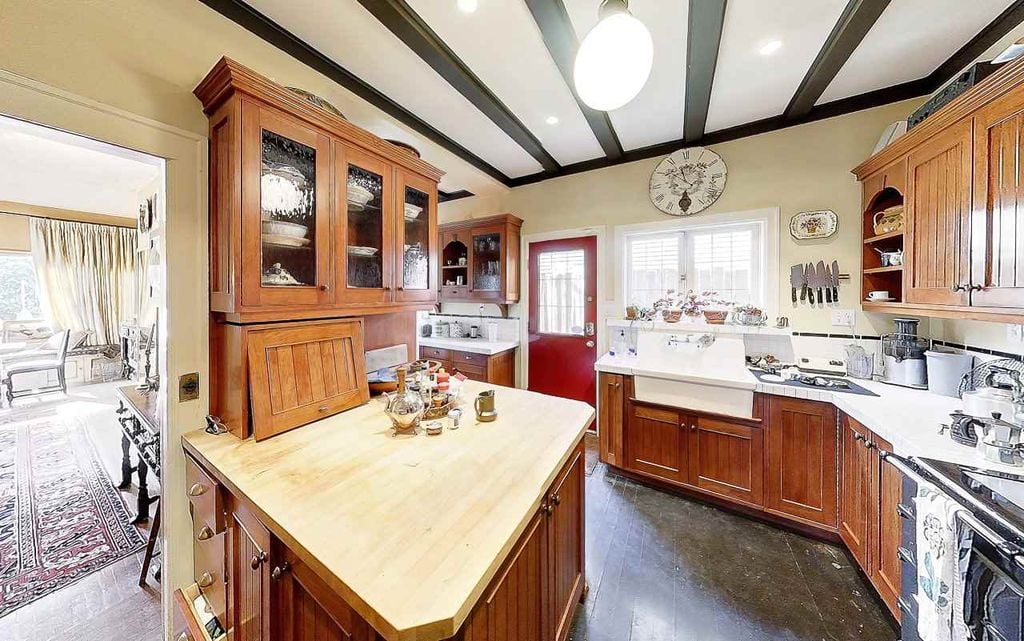 1110 W 33rd Ave