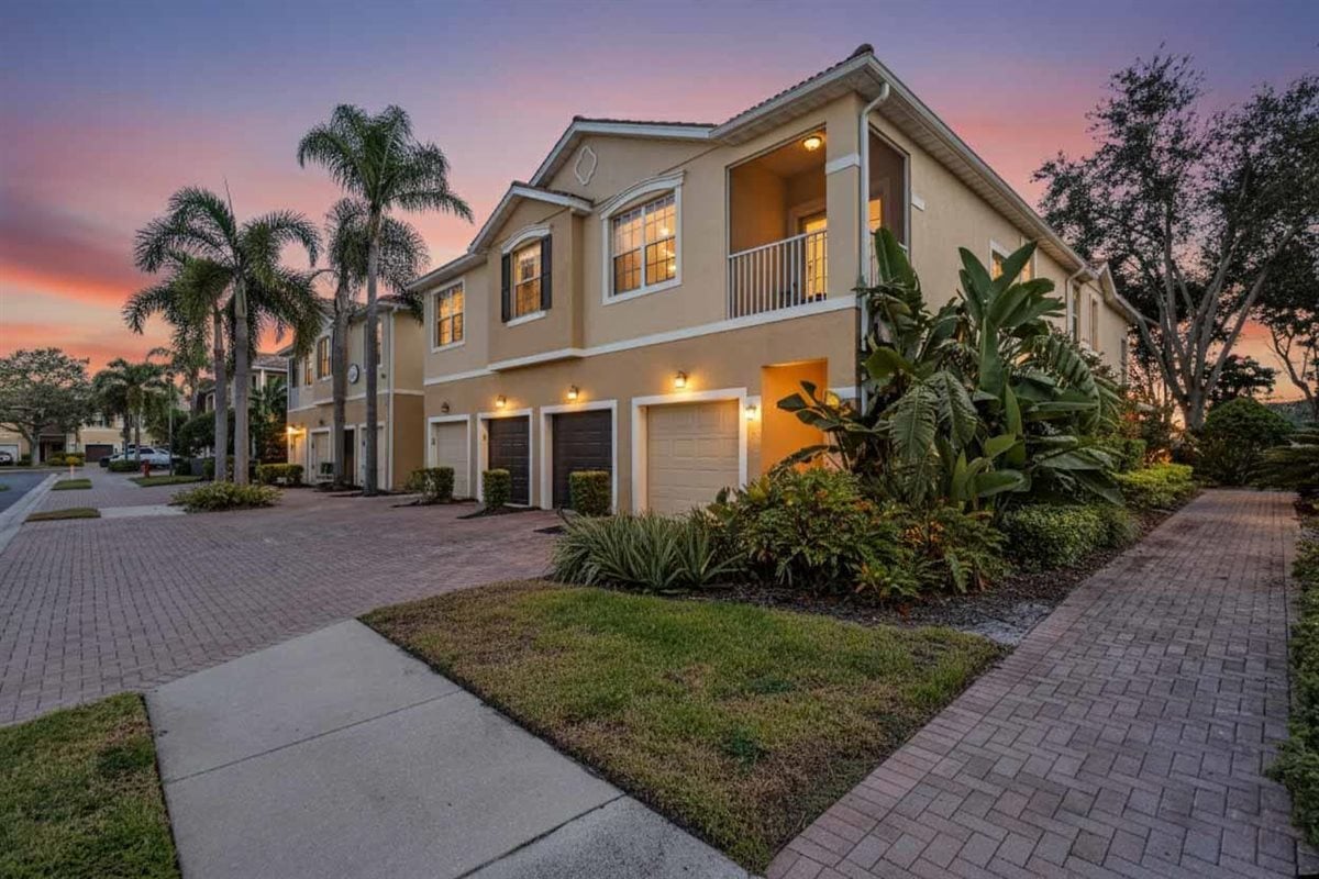 Welcome to 8106 Moonstone #17-204 in the Stonehaven community!