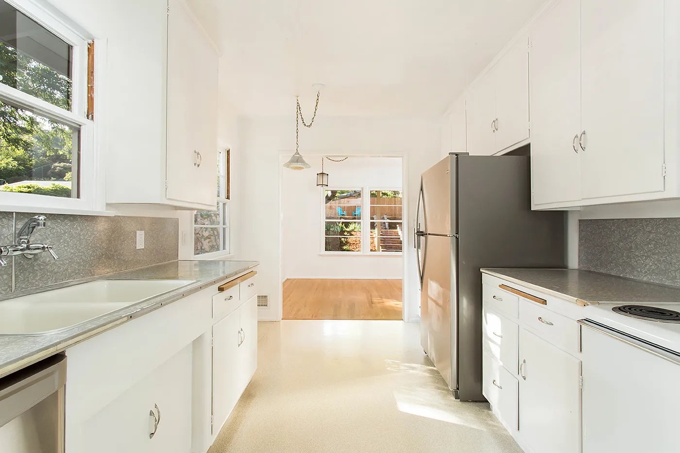 1950's Califonia Living in Prestigious Chevy Chase