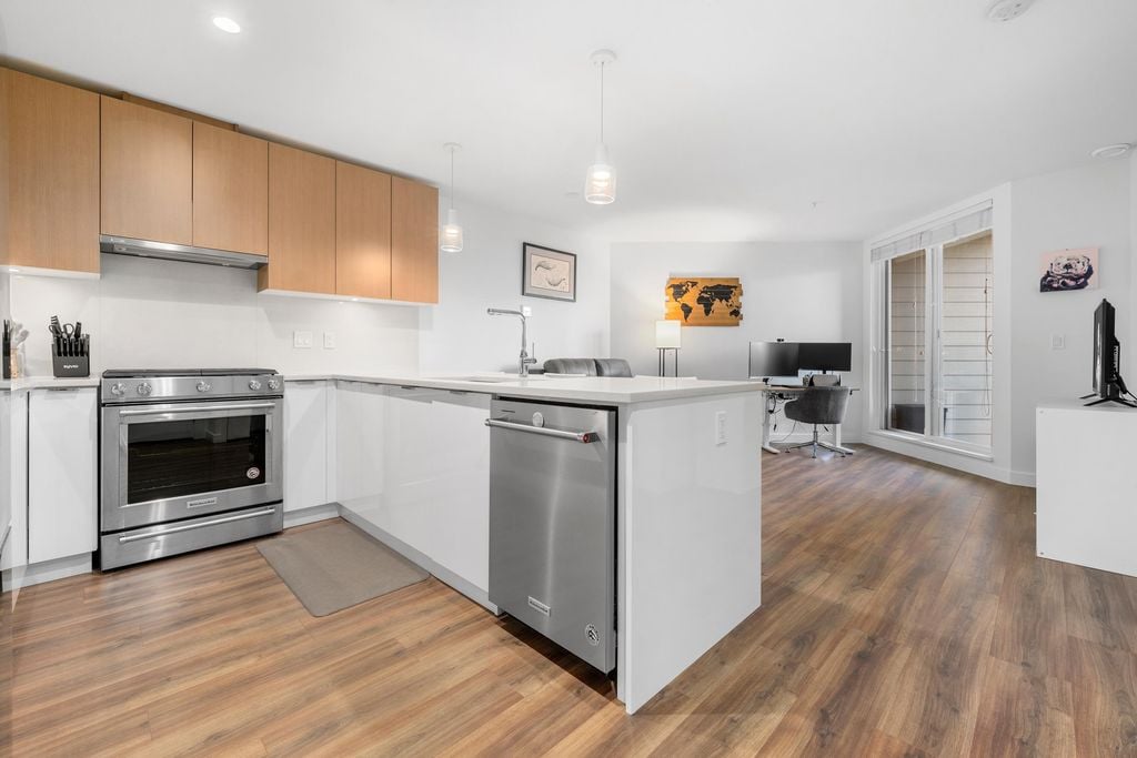 108 E 8th St, #214