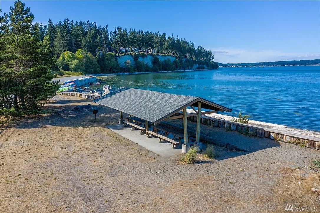 1389 SE Camano Dr