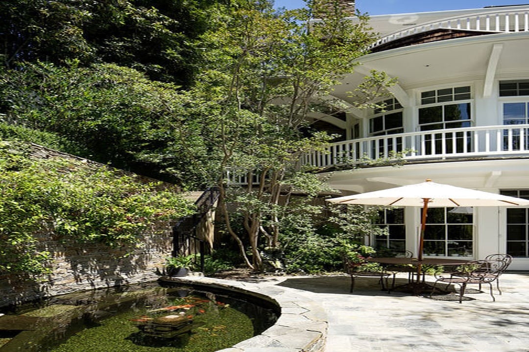 Mandeville Canyon Rd, 90049