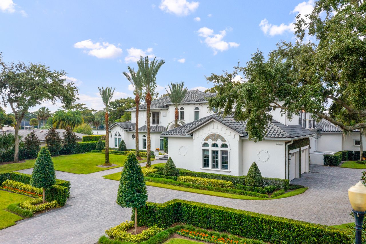 Majestic Lakefront Estate