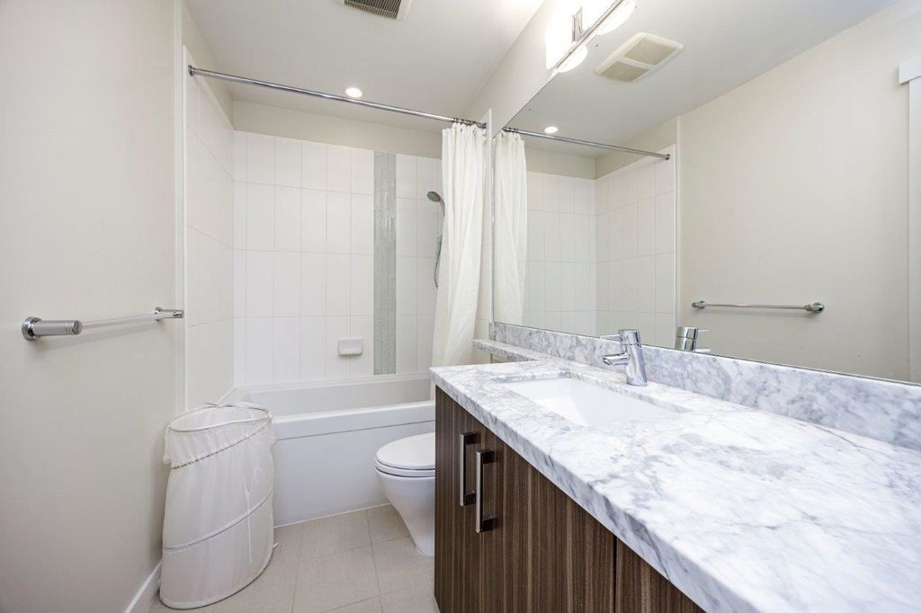 119 W 22nd St, #126