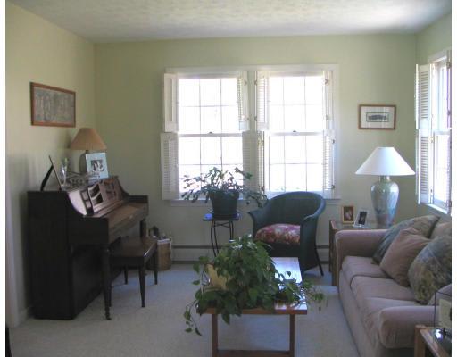 32 Nashua Rd