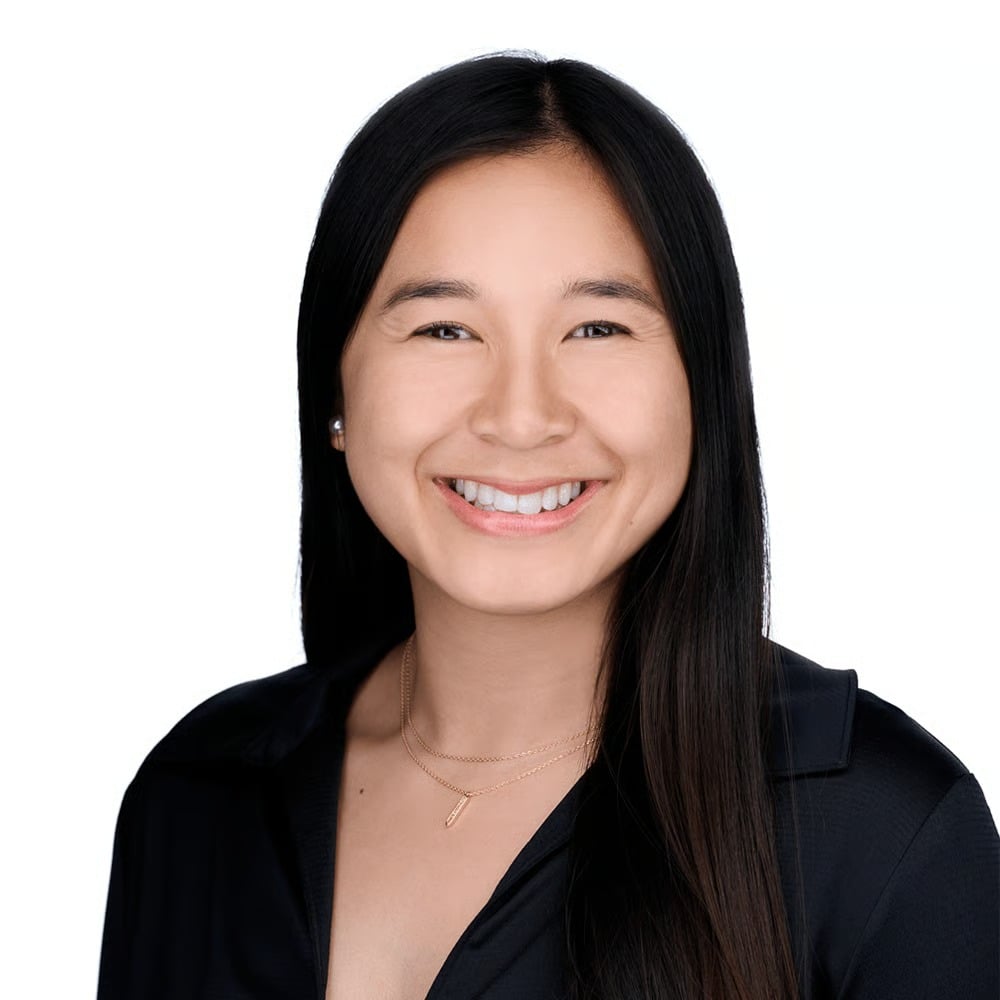 Viv Mai Costa Mesa, CA Real Estate Agent Headshot