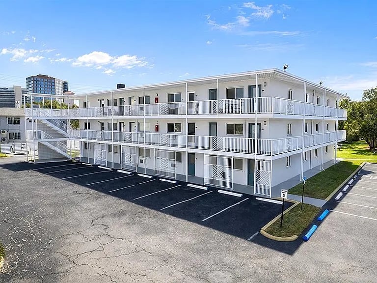320 Lakeview St #221