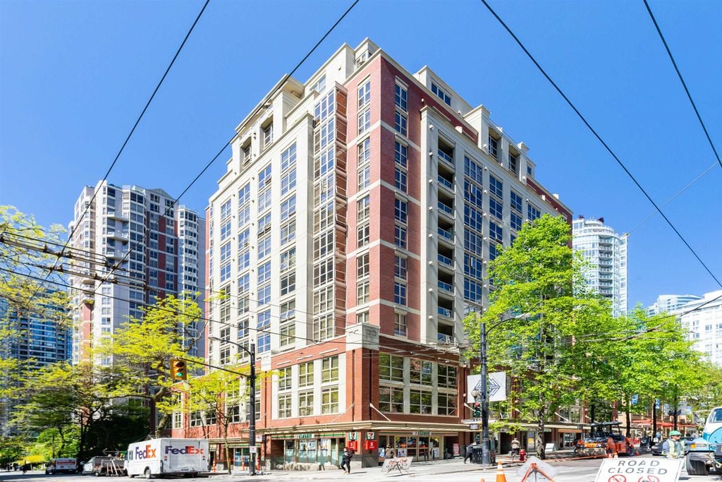 819 Hamilton St, #206