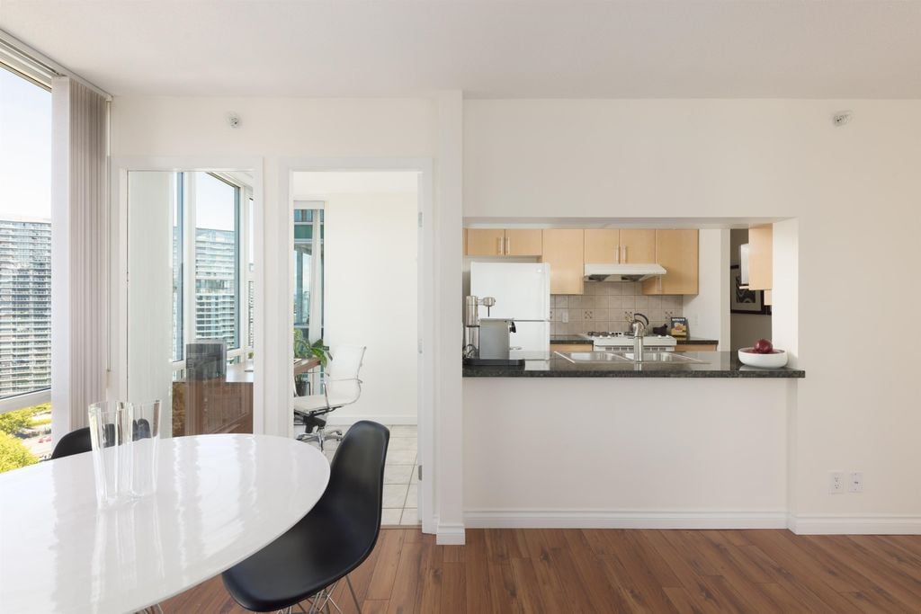 1077 Marinaside Cres, #2106
