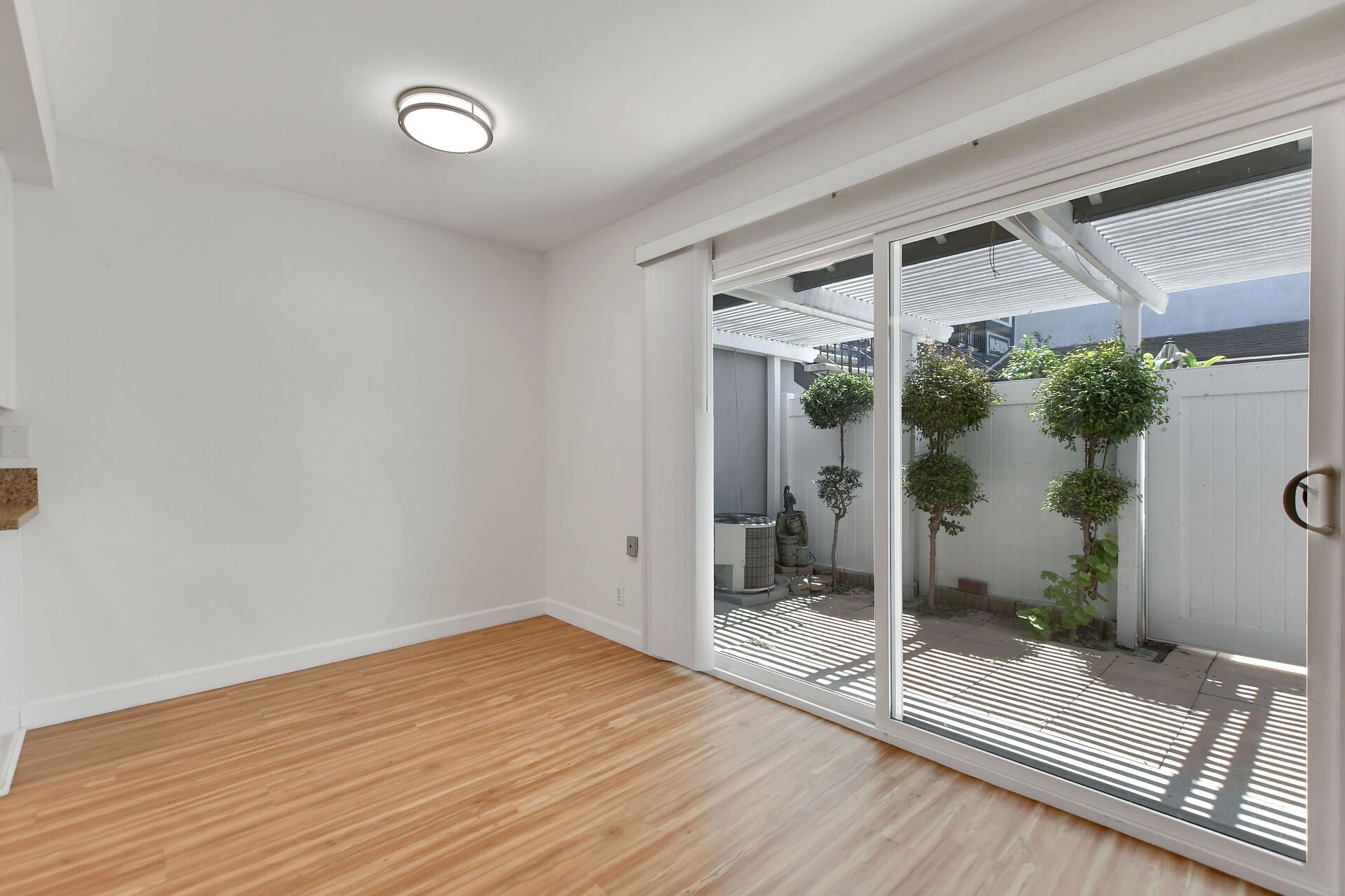 1460 Forest Glen 4