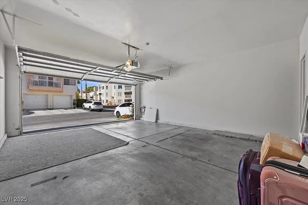 5000 Red Rock Unit: 240