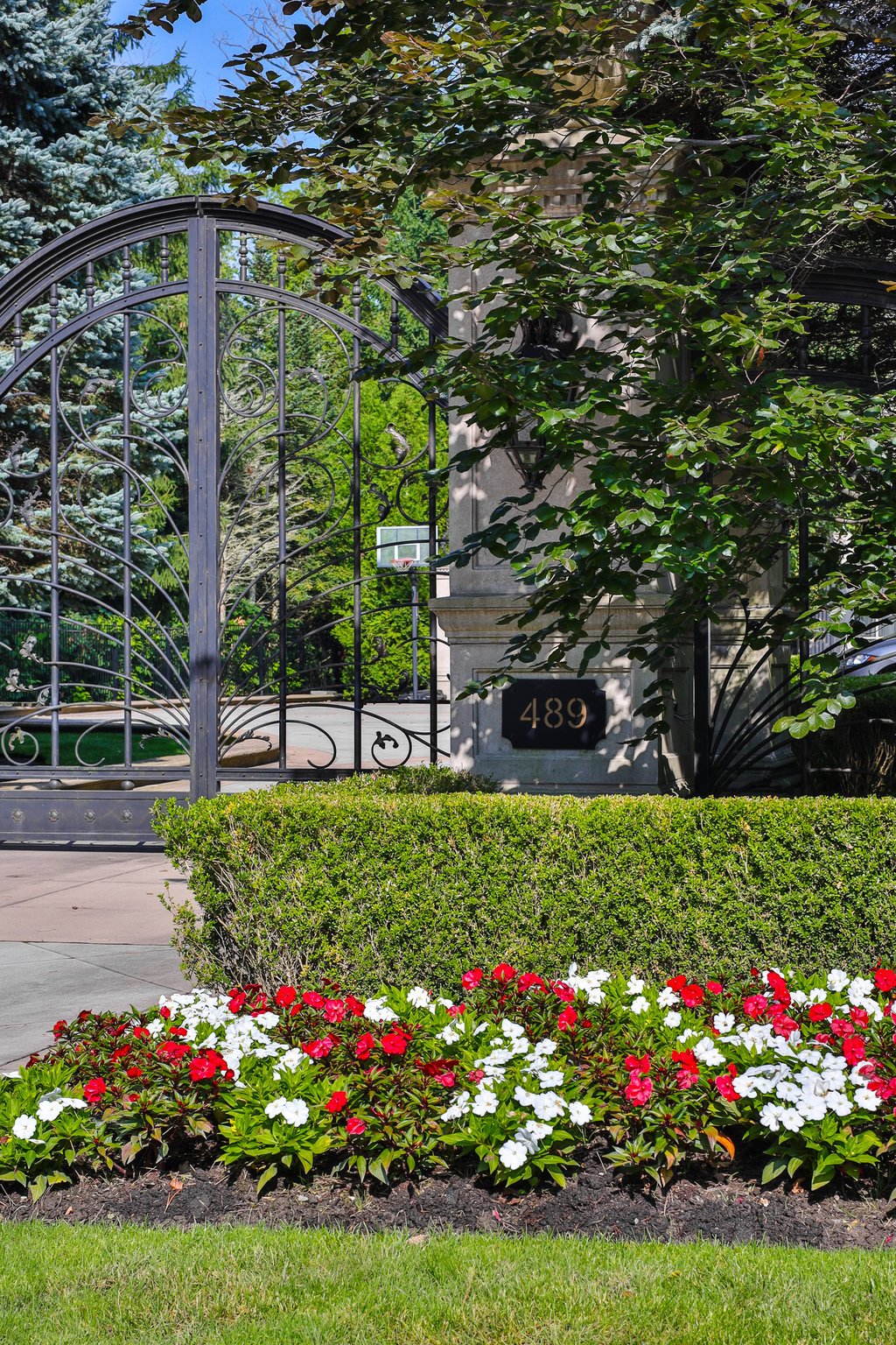 489 Lakeshore Road East