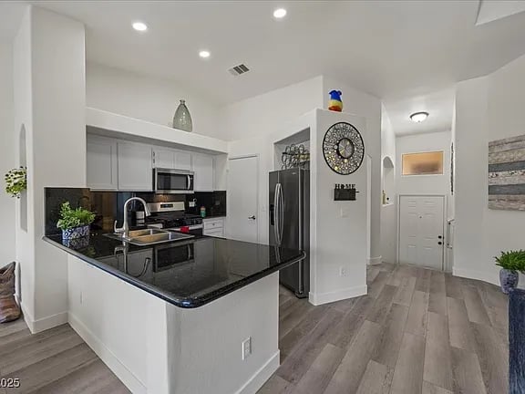 5000 Red Rock Unit: 240