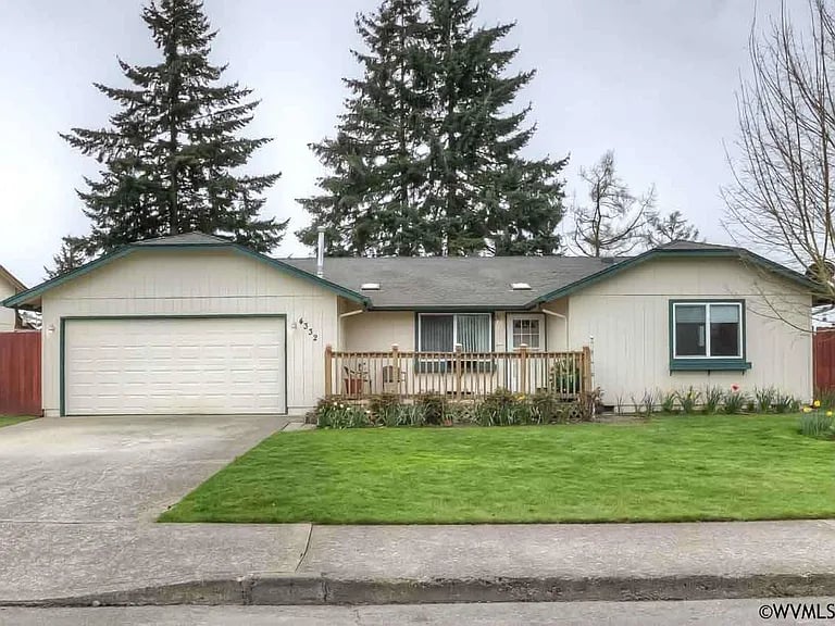 4332 Sylvia Ct SE