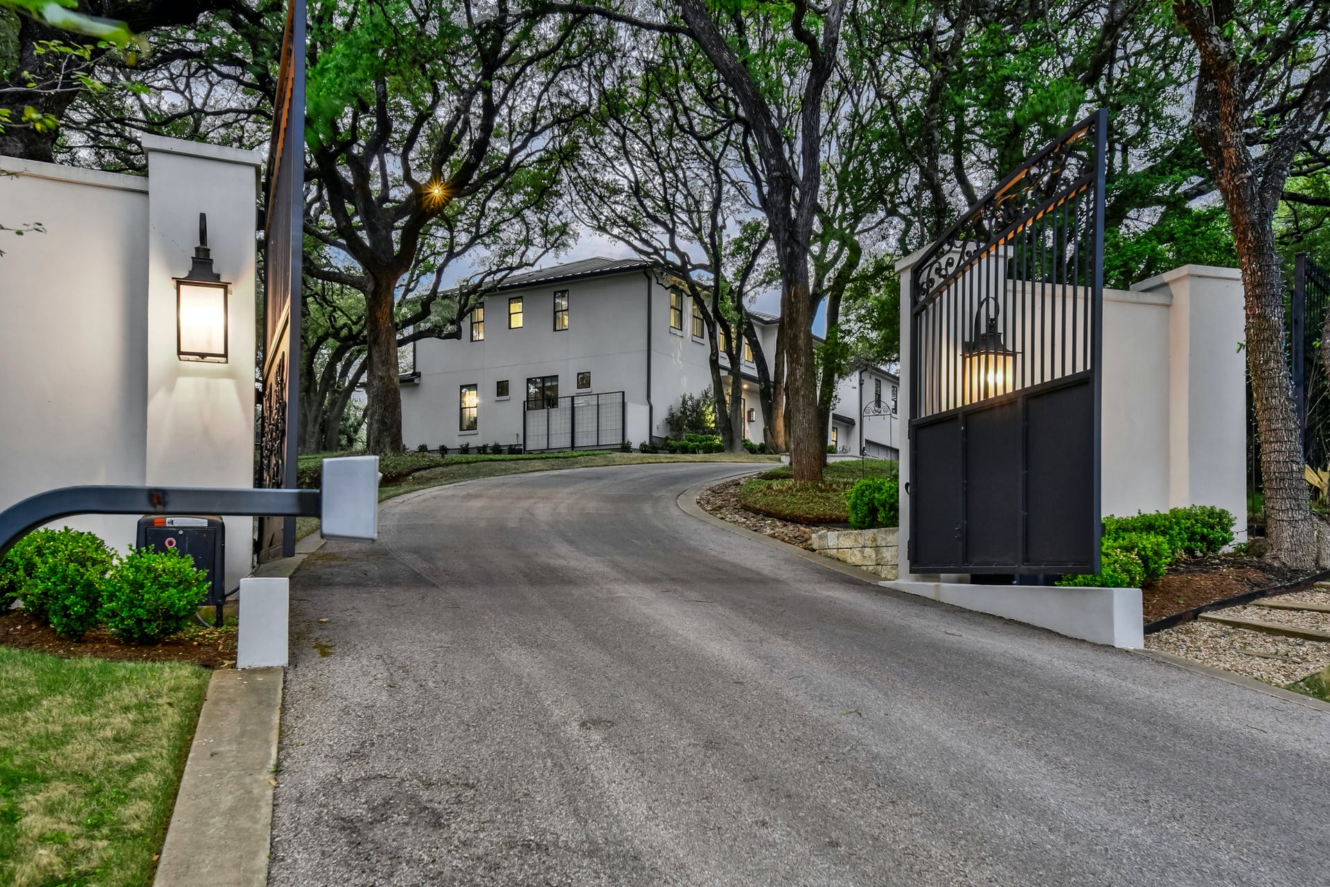 3604 Westlake Drive 