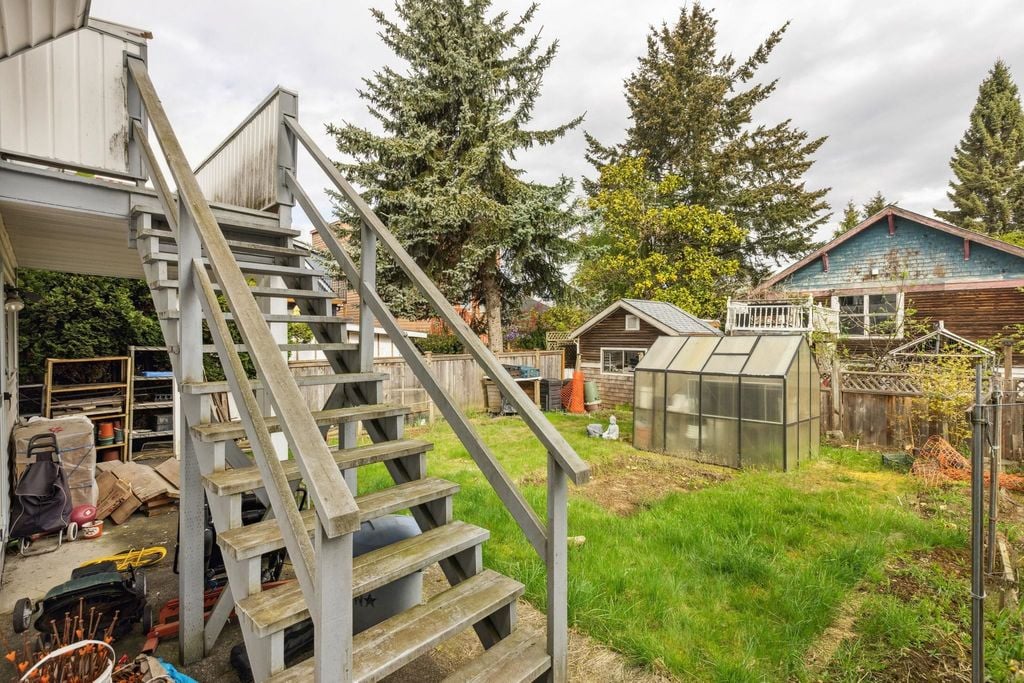 21 E King Edward Ave
