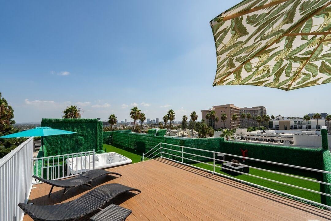 137 N Doheny Dr Unit: 3