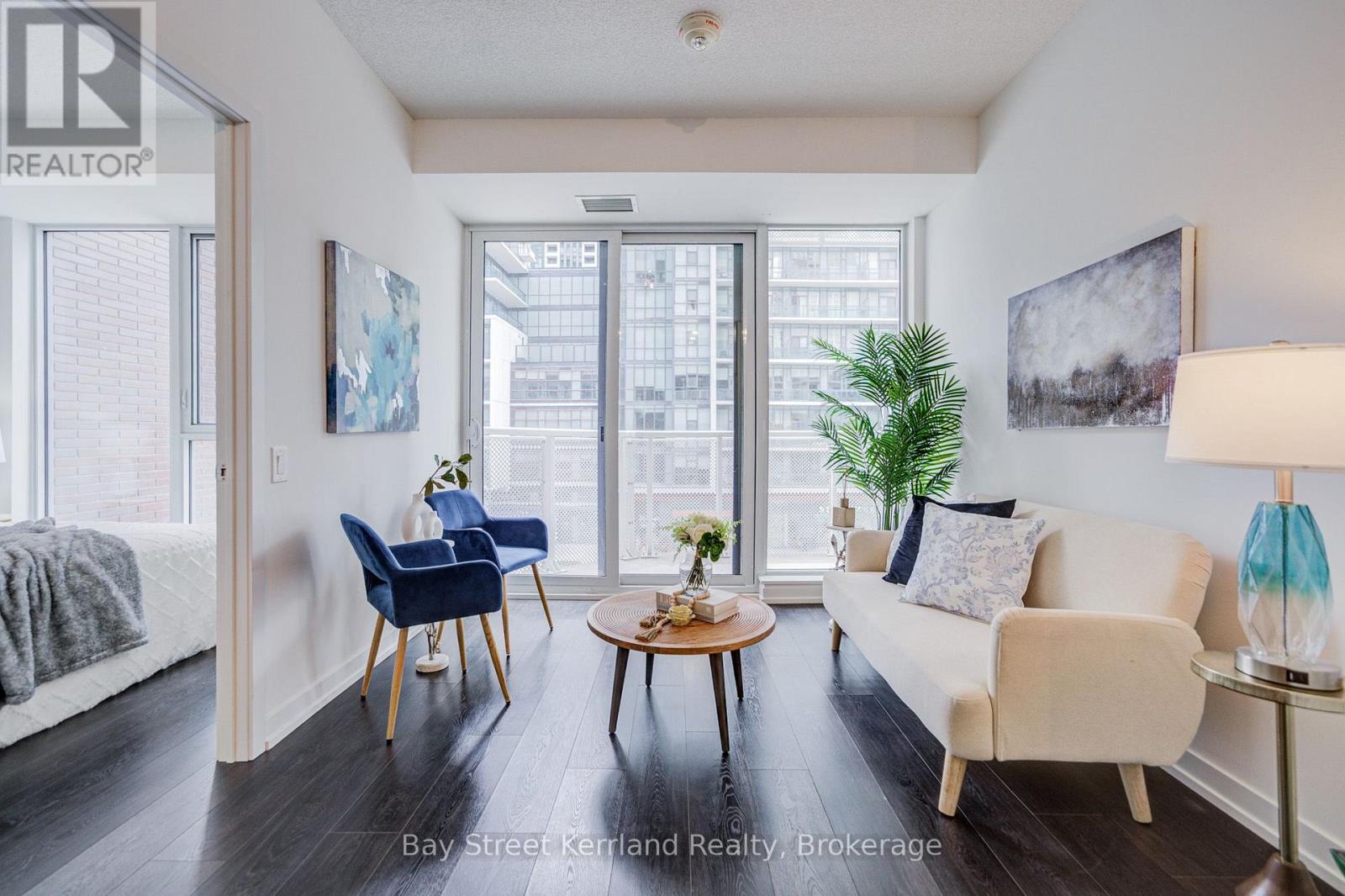4065 Confederation Parkway #402