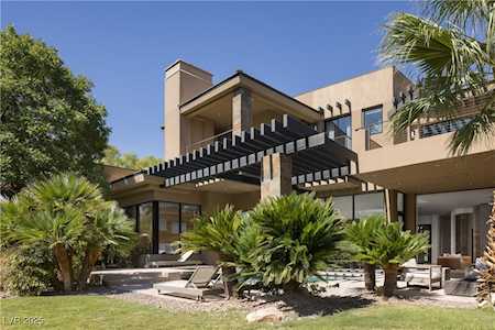 What's the long-term investment potential for houses in MacDonald Highlands?