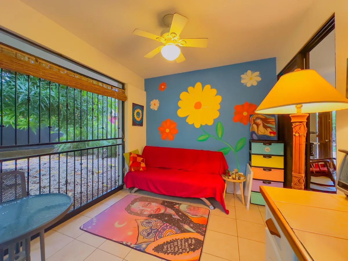 Spacious Living Near Town and Beach
