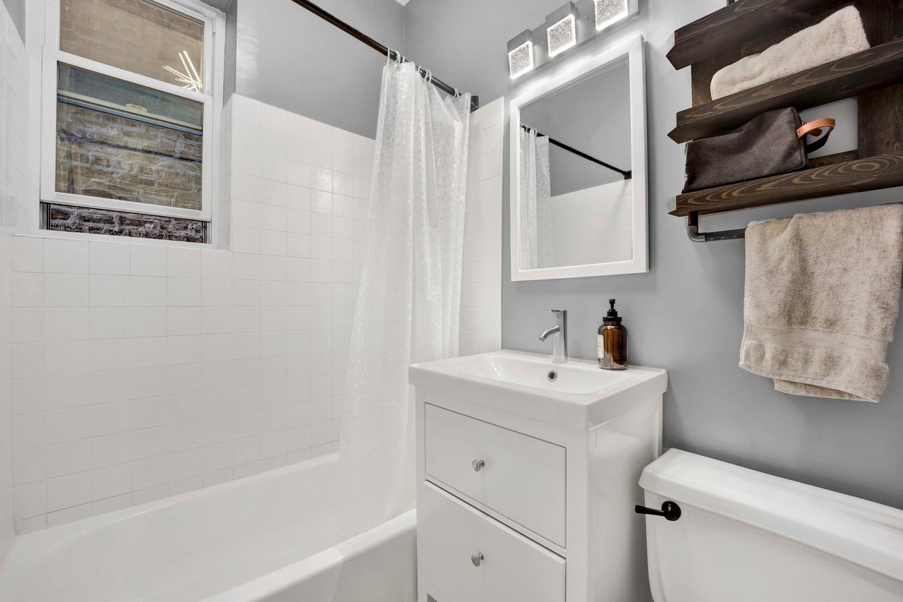 609 W Wellington Ave #1D