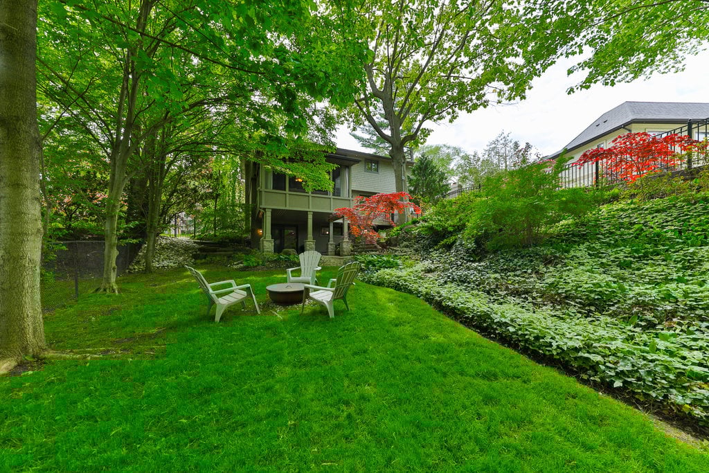 1293 Greenoaks Dr
