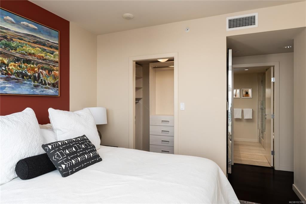 1406 - 707 Courtney St