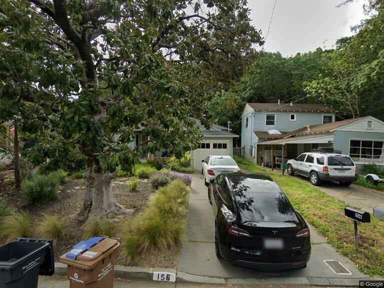 156 Los Angeles Blvd
