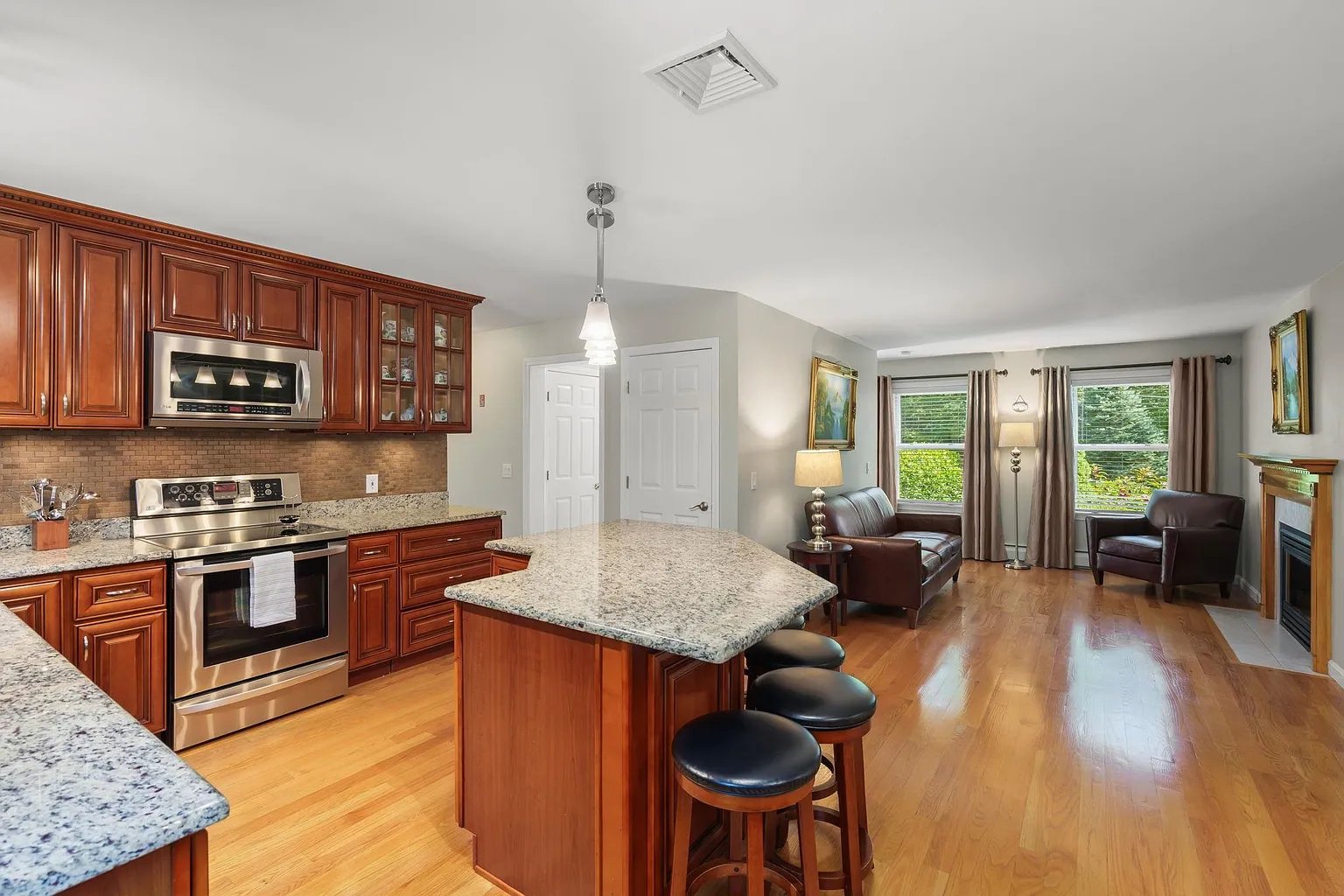 2 Brookside Ln