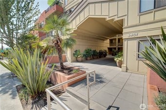 3401 Wallingford Avenue N #105