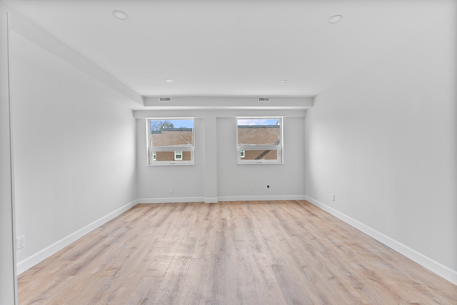 1328 Gerrard Street E 304