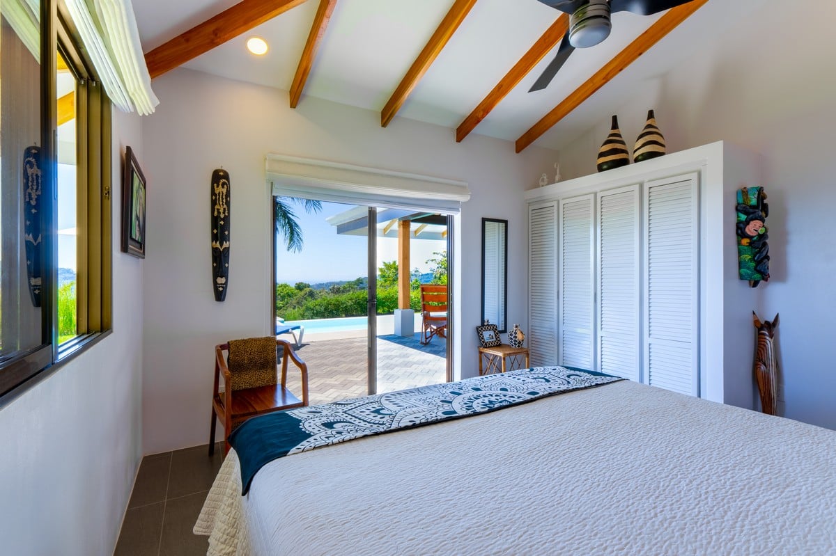  3 Bedroom Stunning Luxury Home Featuring Sweeping Valley & Ocean Views, 5.67 ACRES 