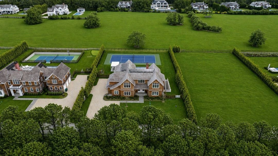 460 Edge of Woods Rd