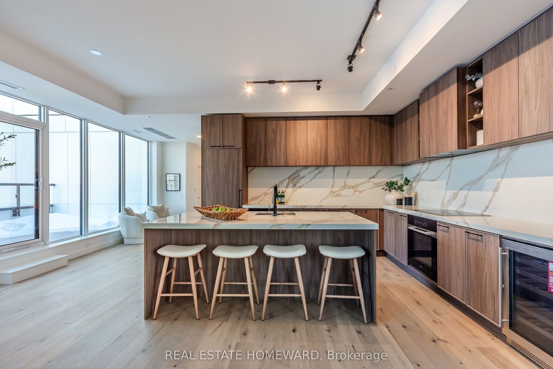 PENTHOUSE BY THE BEACHES 