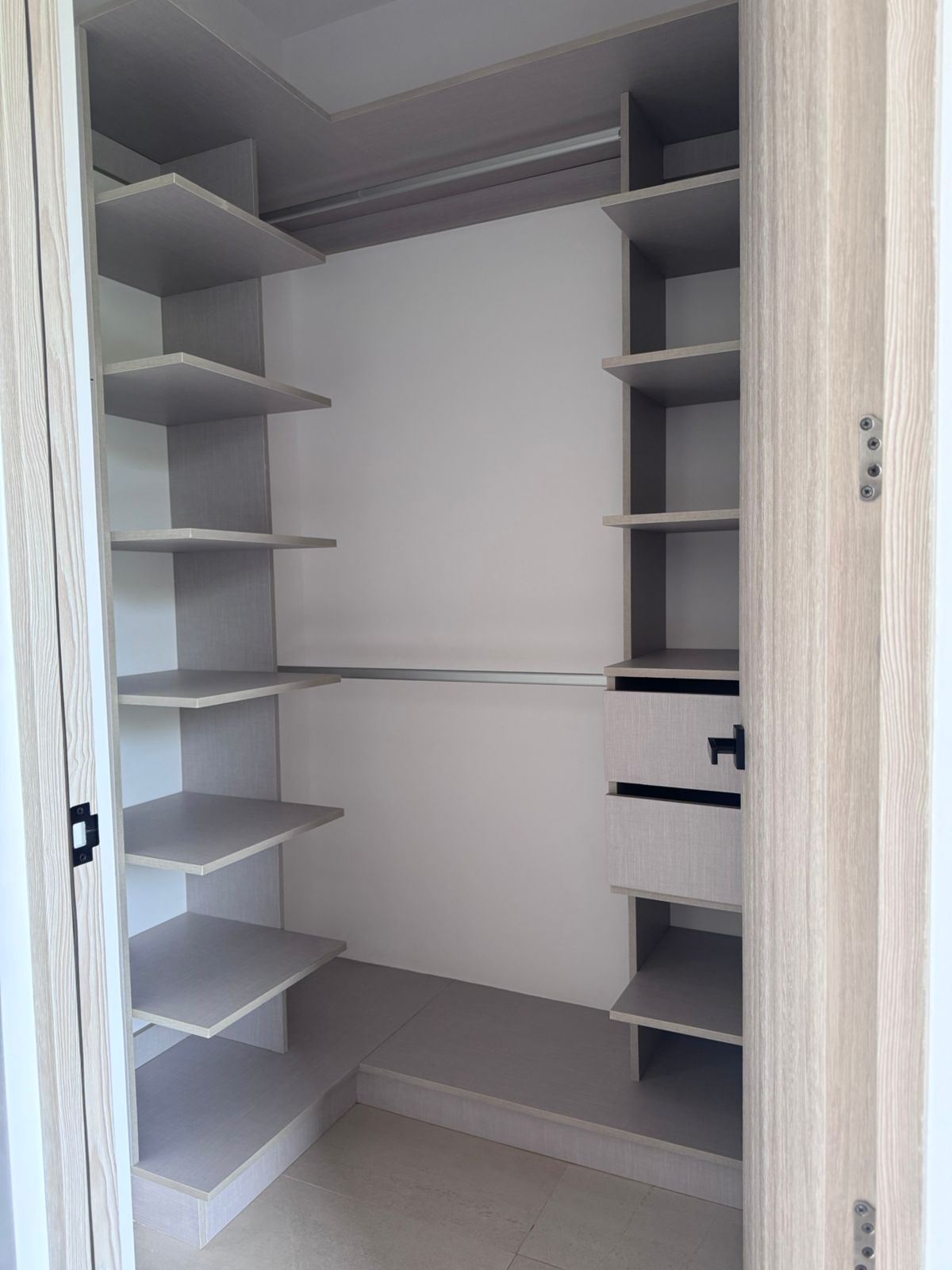 Turnkey Tropical-Modern 4BR Villa with Private Pool in Prestigious Hacienda Pinilla