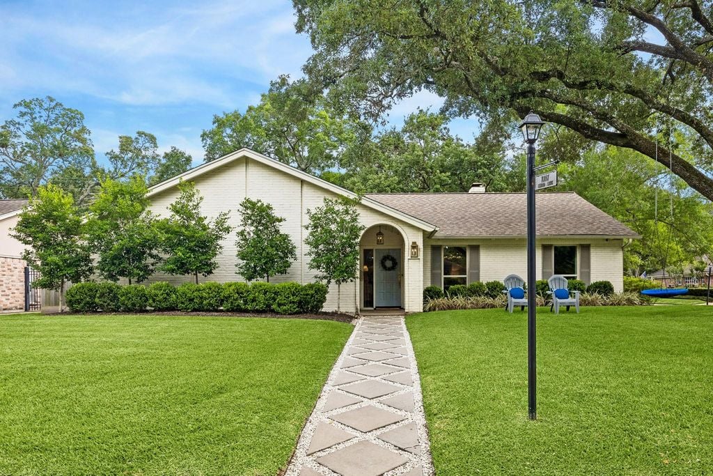 10047 Inwood Dr