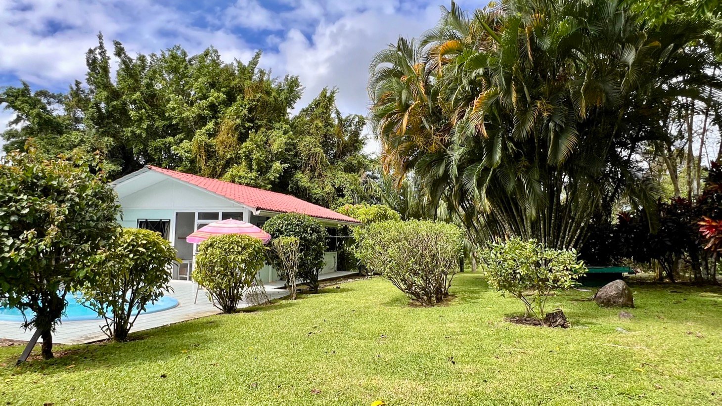 Home, 2 Rental Cabinas & Expansion Potential in Ojochal