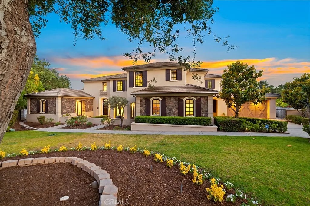 725 Carriage House Dr