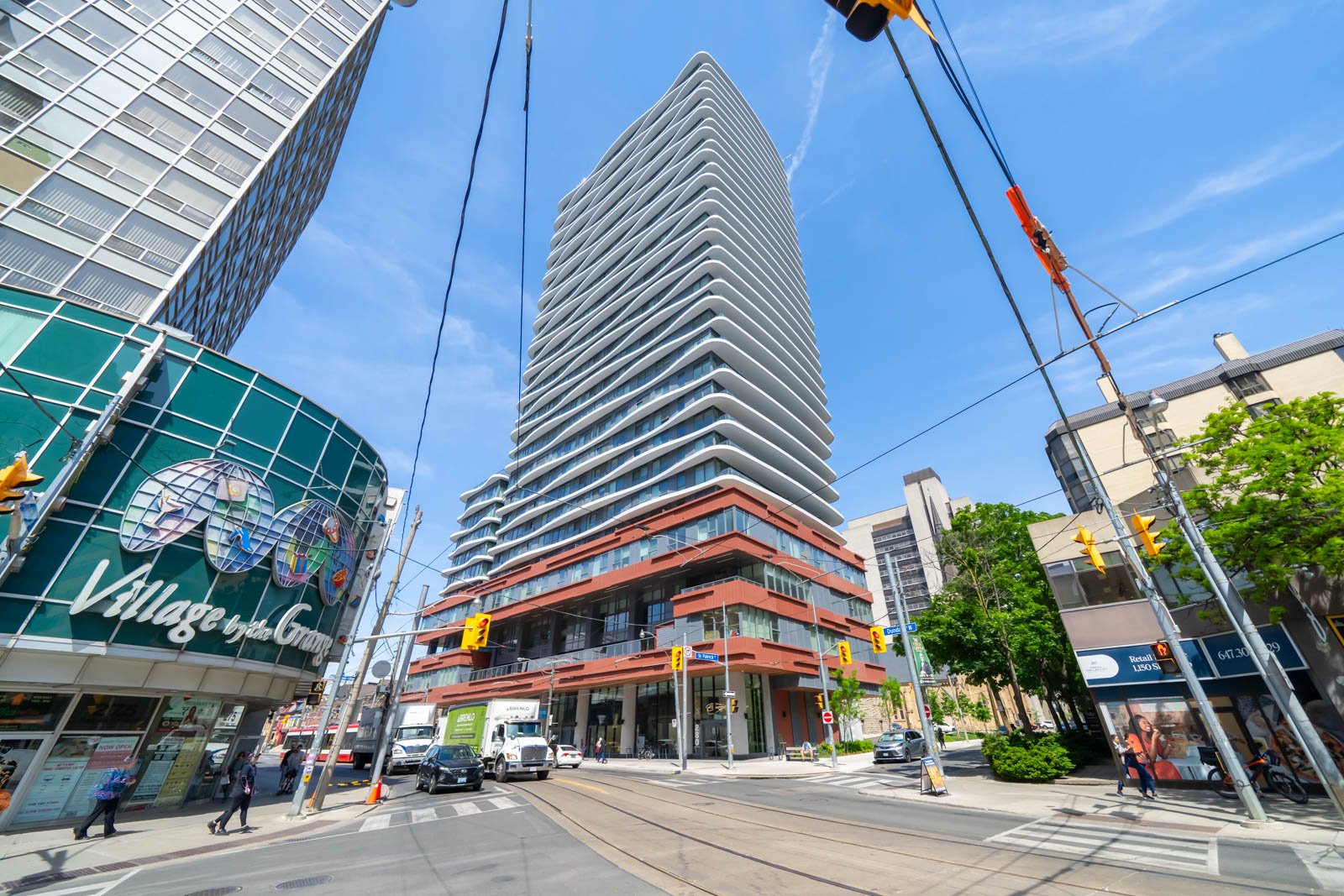 1702-280 Dundas St W 