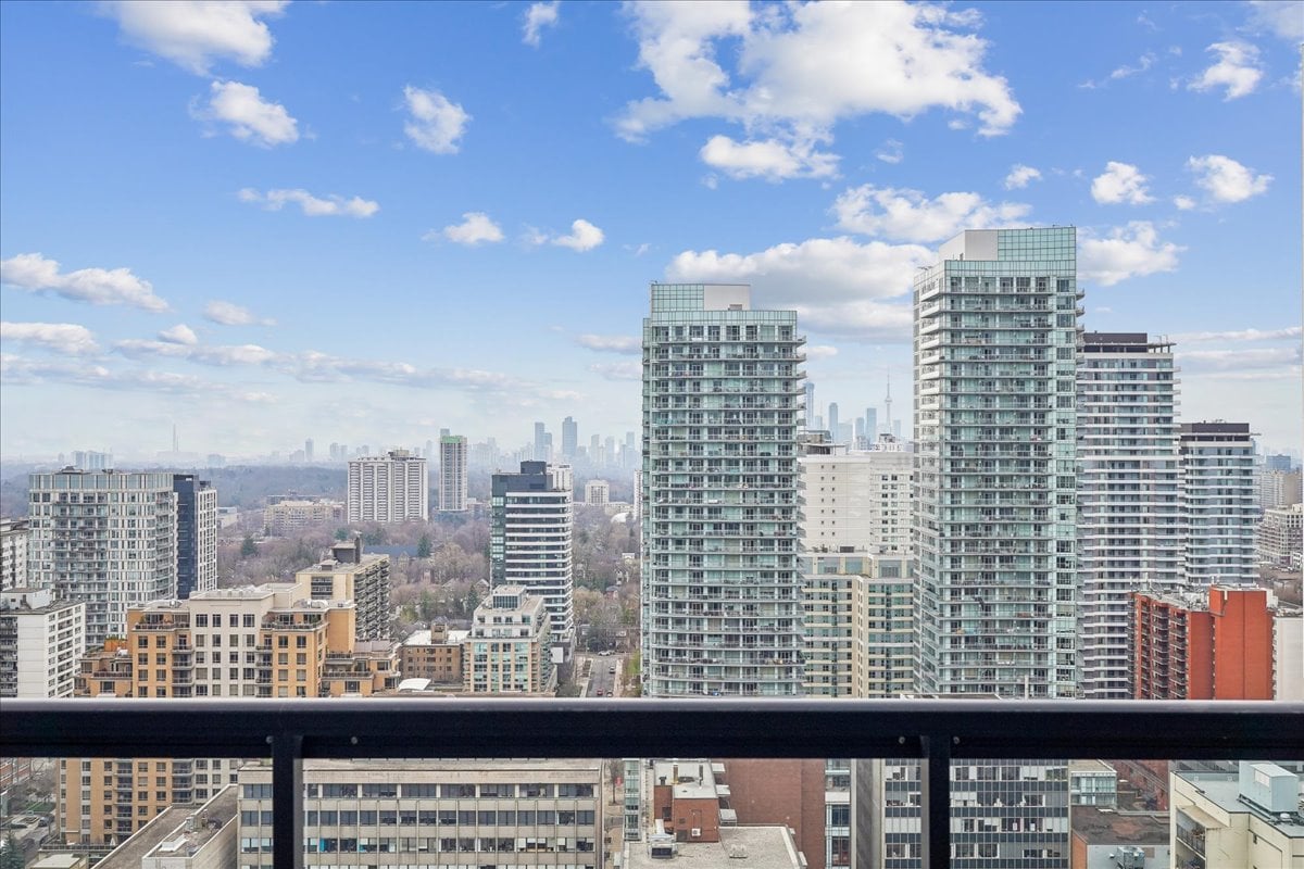 2-bedroom, 2-bathroom CORNER suite