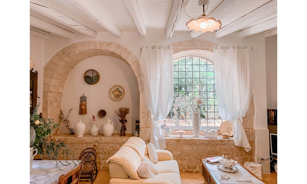 Character Filled Trulli With Pool Near Castellana Grotte