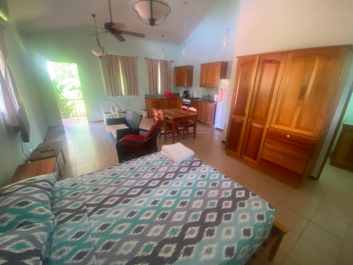 Turnkey Investment Property Near Playa Tortuga – Income-Generating Opportunity in Ojochal