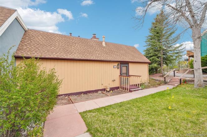 Lake Woodmoor Investor Special – Rare 1-Bed Lakeside Townhome with Huge Upside