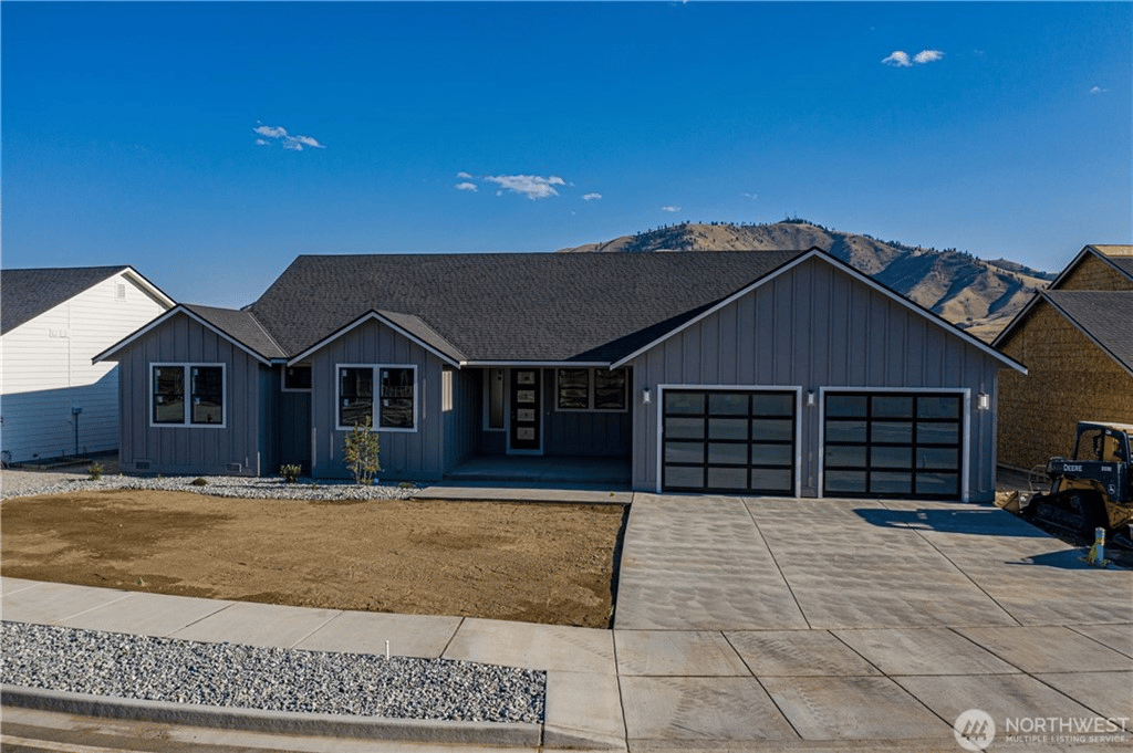 703 W Golf Course Dr