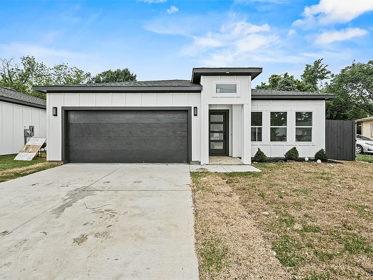 7819 Brownsville Ave