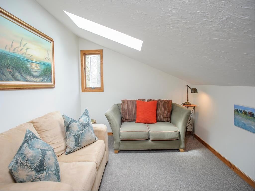 27 Schoolhouse Rd