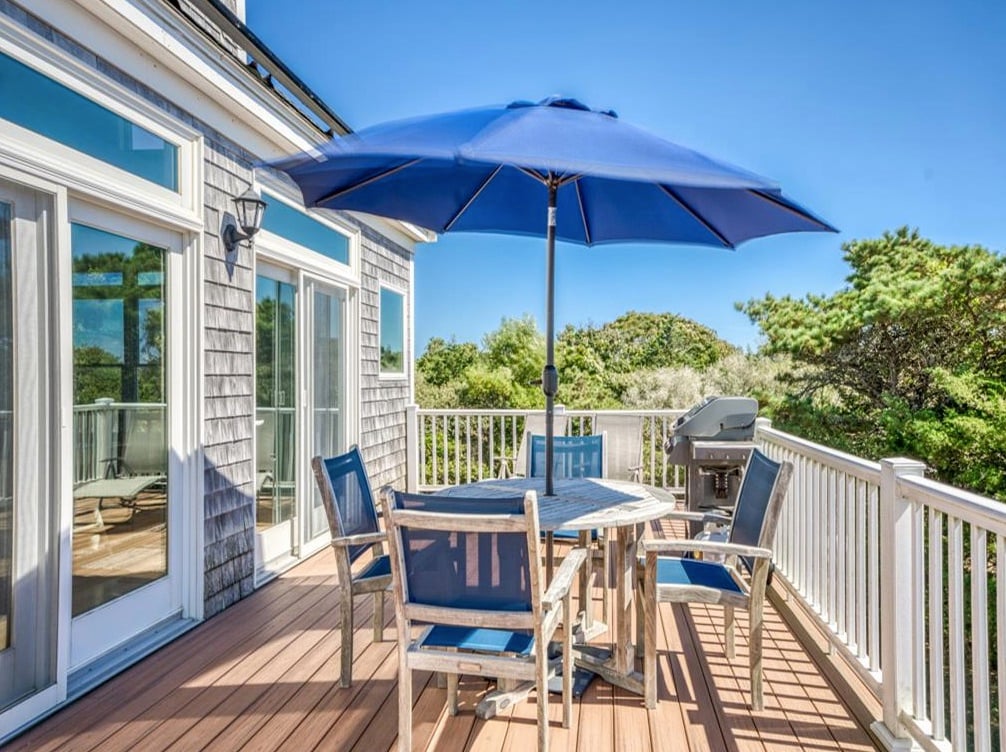 76 Mattakesett Way